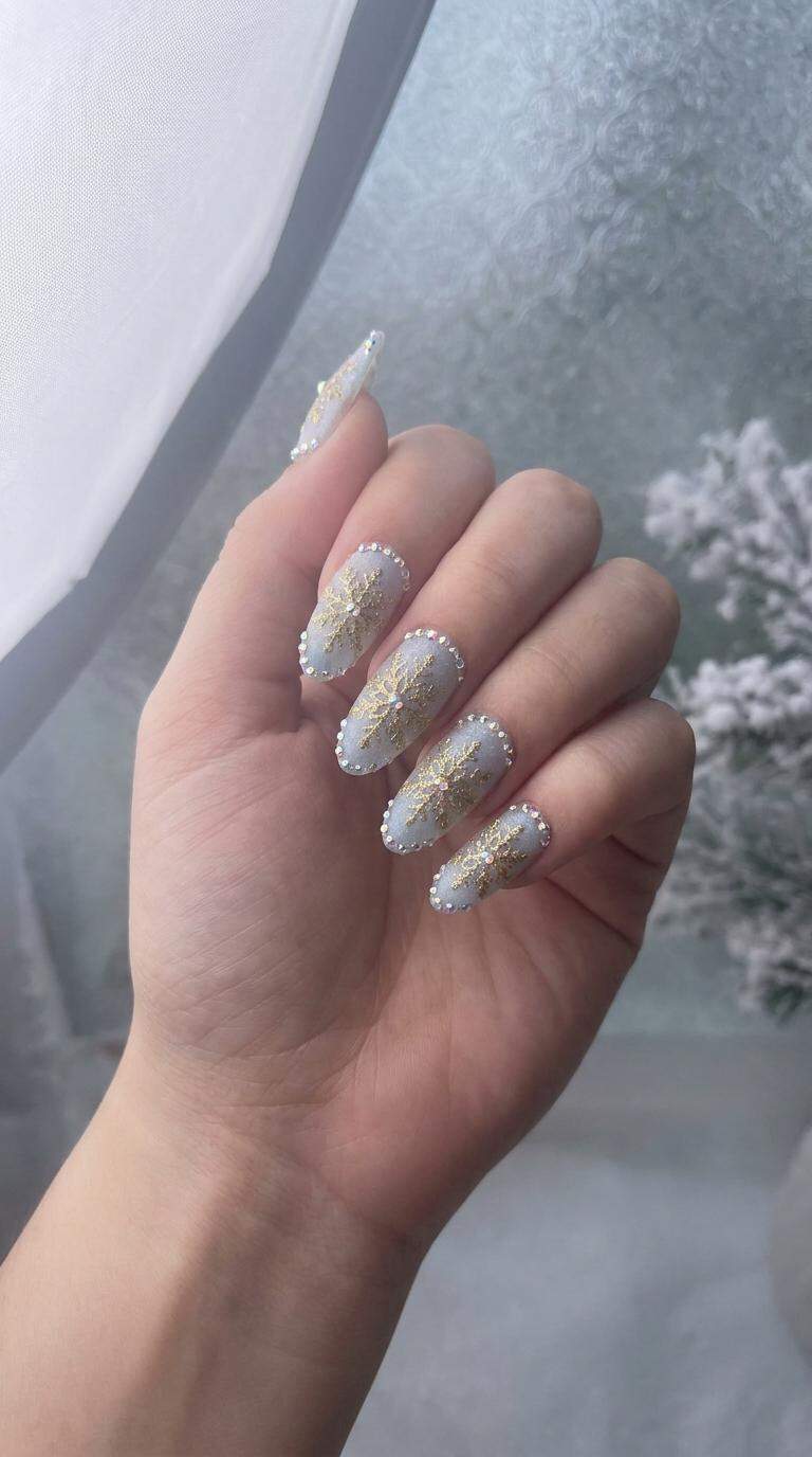 Golden Snowflake Filigree