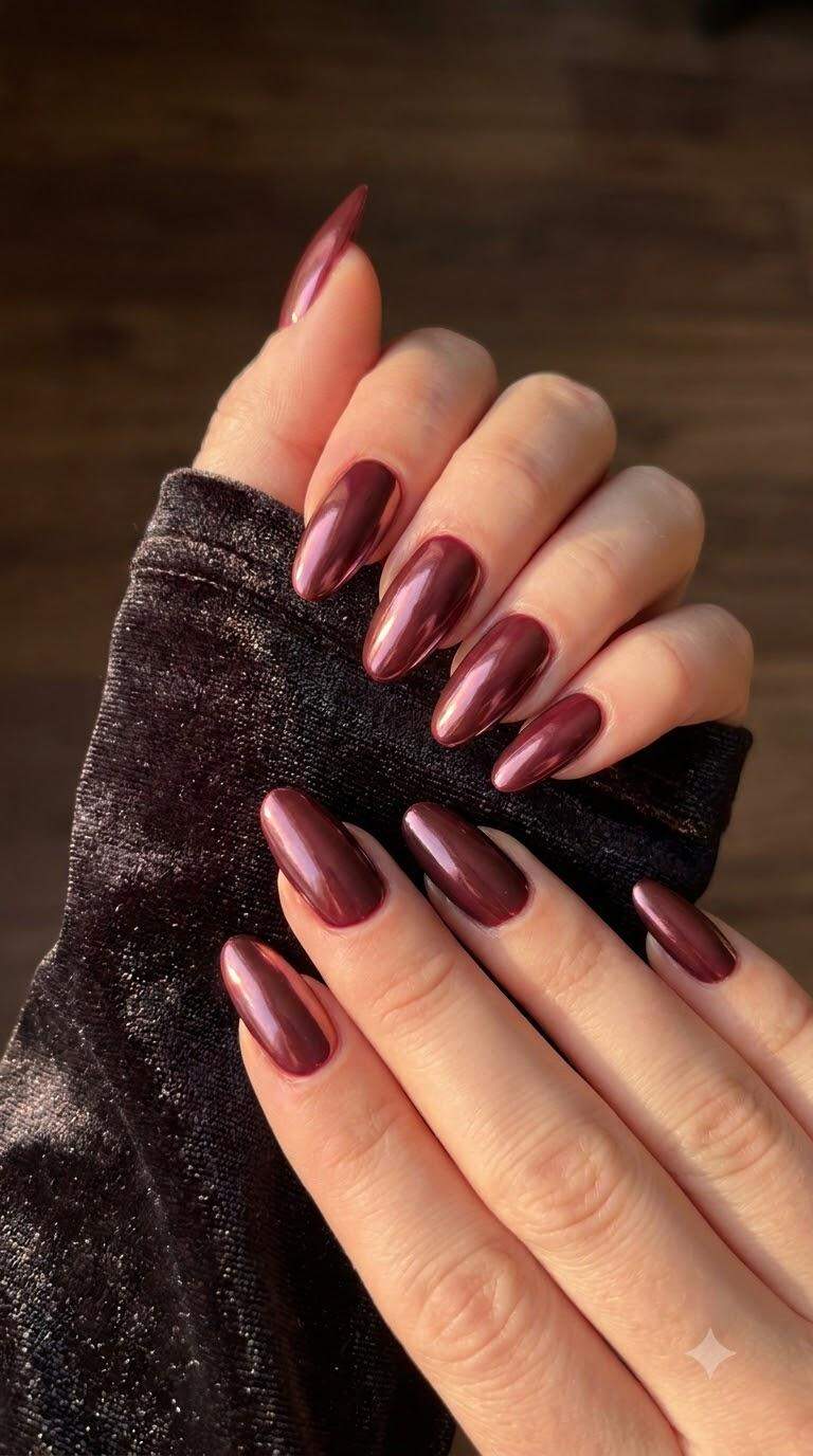 11 Daring Maroon Nail Looks for Fall Season Fashion
